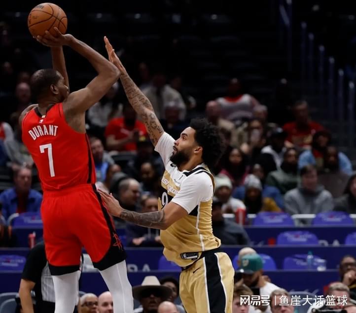 乐鱼体育登录入口-NBA最新排名！火箭坐稳第三，快船收大礼，勇士危险，湖人被甩开